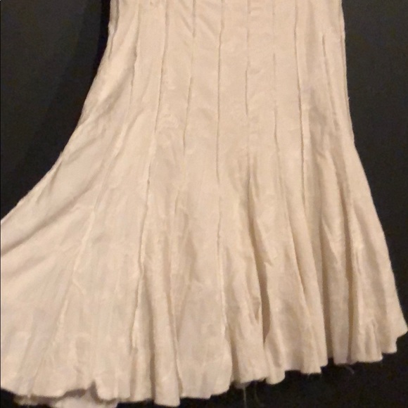 White skirt - Picture 2 of 4